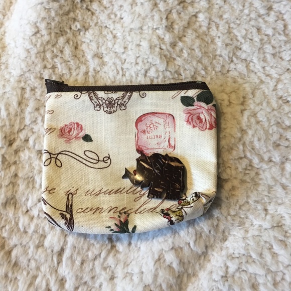 A small coin purse - Picture 1 of 4